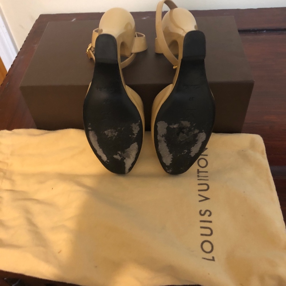 Louis Vuitton runway pumps